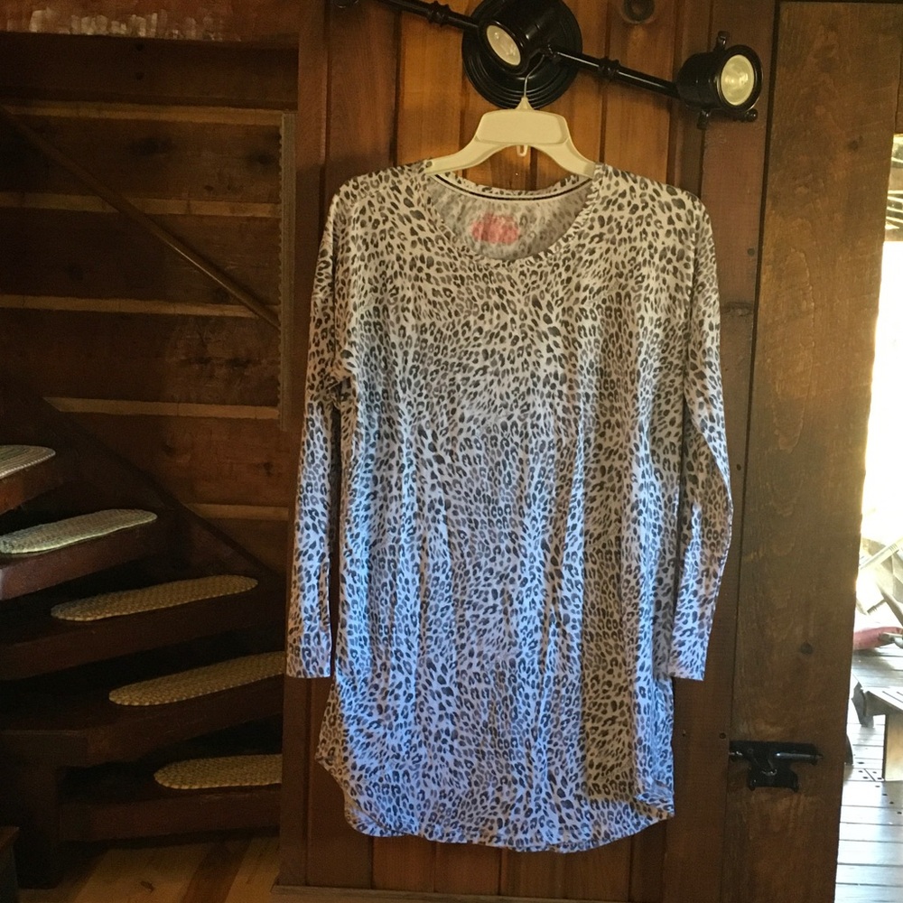 Victoria's Secret Black and White Patterned Top